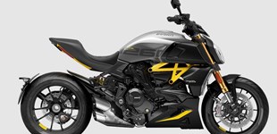 Ducati Diavel 1260 S 2022 vs Ducati Diavel 1260 S 2021