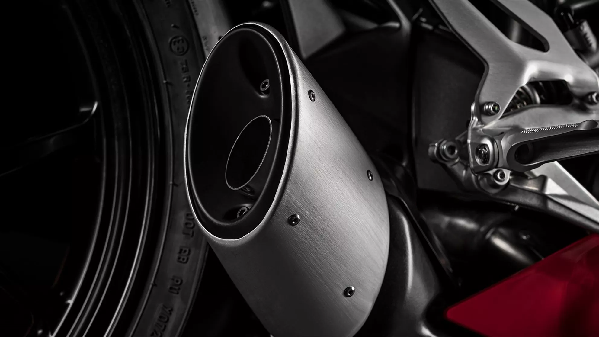 Ducati Panigale V2 - Image 4 Ducati Panigale V2 - Image 4