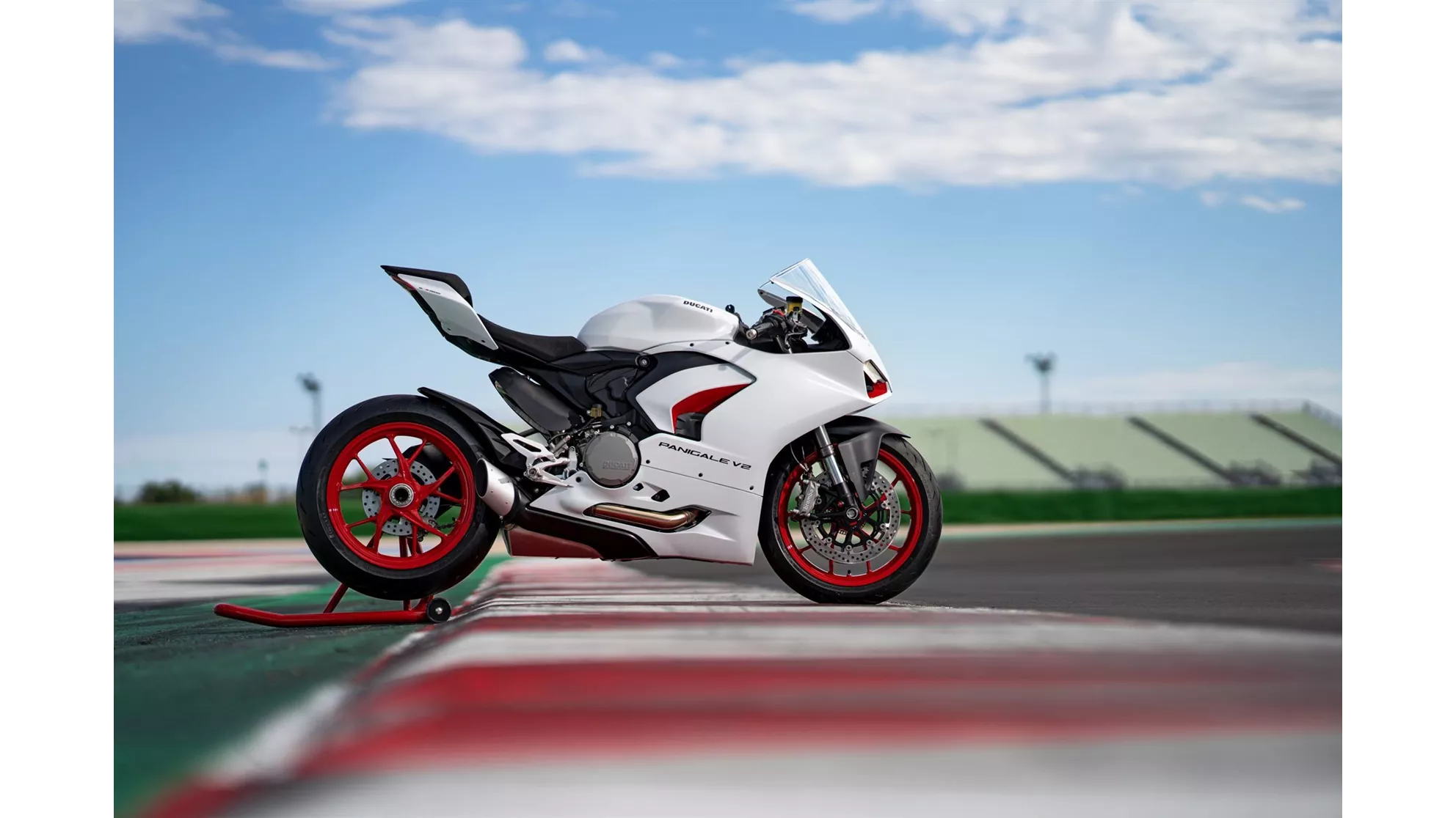 Ducati Panigale V2 - Image 13 Ducati Panigale V2 - Image 13