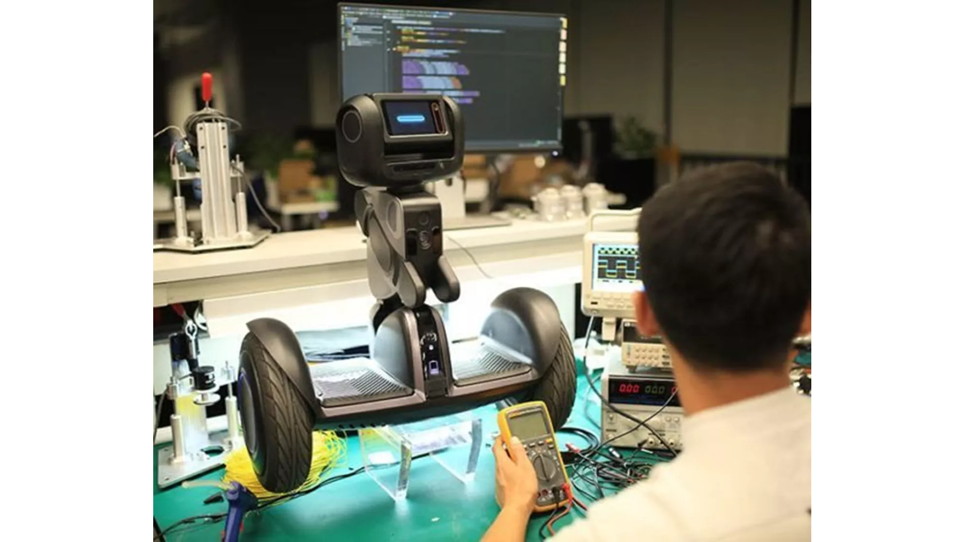 Segway Loomo Robot - Image 1 Segway Loomo Robot - Image 1