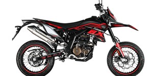 Malaguti XTM 125 2025 vs FB Mondial SMX 125i Supermoto 2022 Malaguti XTM 125 2025 vs FB Mondial SMX 125i Supermoto 2022
