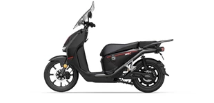 Super Soco CPX 2022 vs Super Soco CPX Pro ABS 105 km/h 2025 Super Soco CPX 2022 vs Super Soco CPX Pro ABS 105 km/h 2025