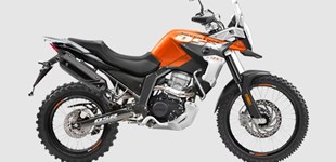 Malaguti Dune 125 X Black Edition 2020 vs United Motors UM DSR Adventure TT 125 2022