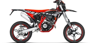 KTM 390 Duke 2019 vs Beta RR Motard 125 4T LC 2022 KTM 390 Duke 2019 vs Beta RR Motard 125 4T LC 2022