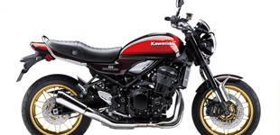 Kawasaki Z900 RS 50th Anniversary 2022 vs Yamaha XSR900 2022