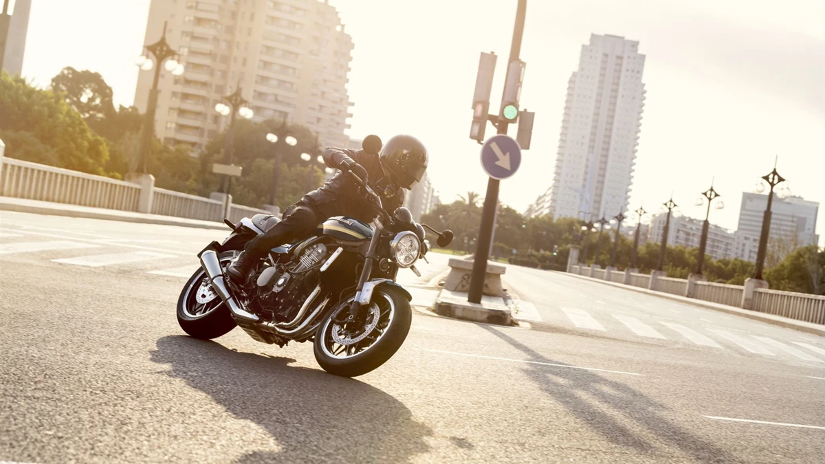 Kawasaki Z900 RS Bild 6: Kawasaki Z900 RS