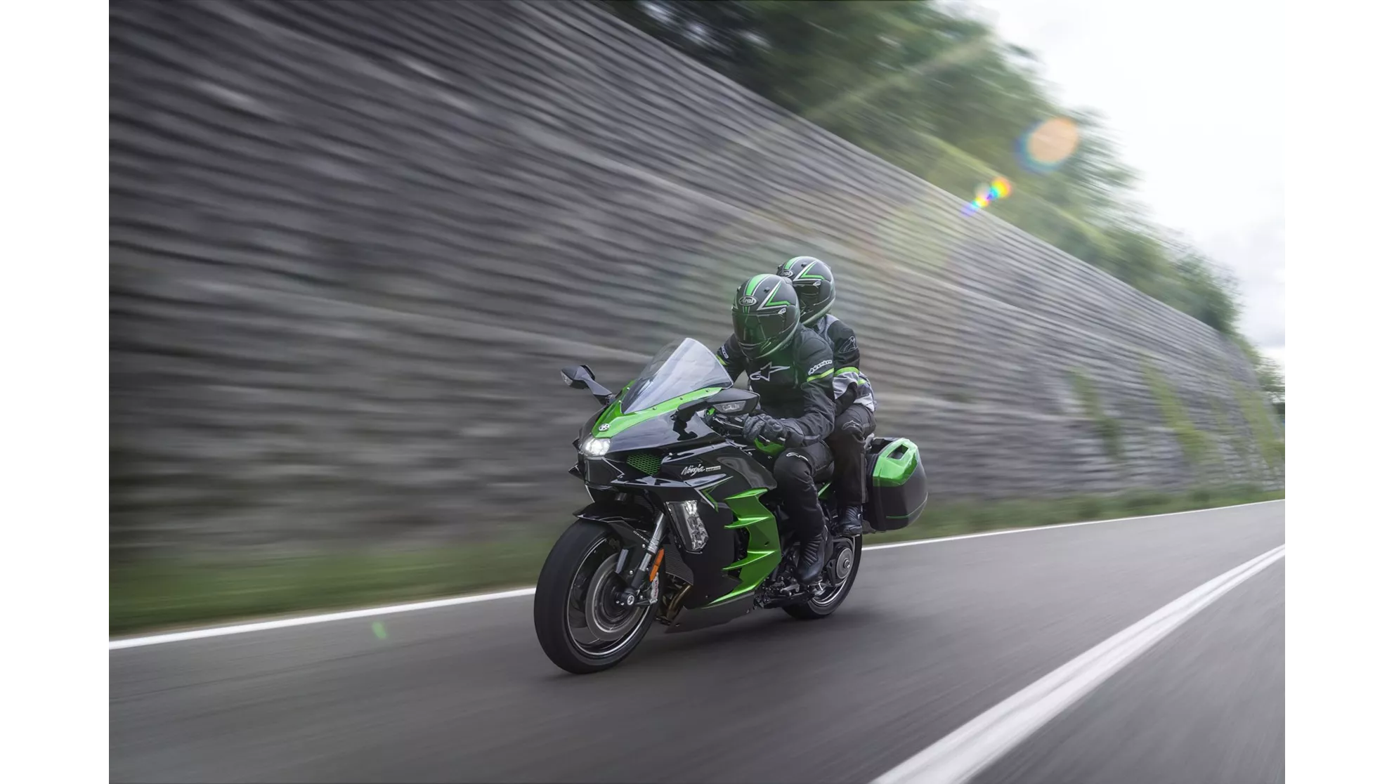 Kawasaki Ninja H2 SX SE - Image 1 Kawasaki Ninja H2 SX SE - Image 1