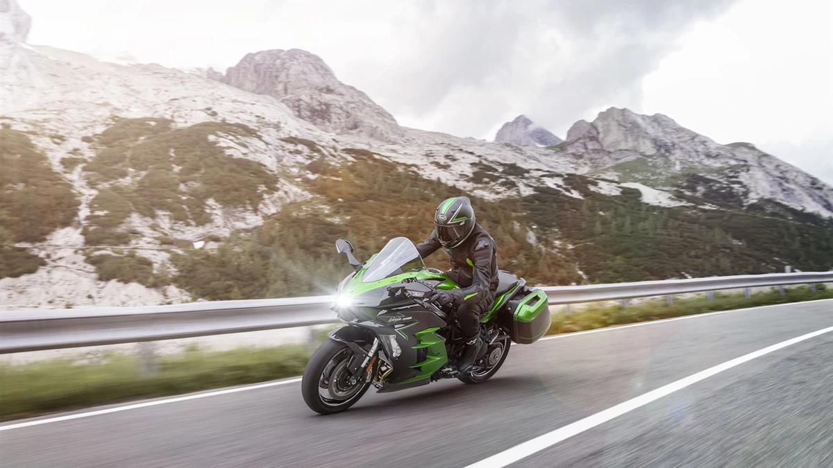 Kawasaki Ninja H2 SX SE Bild 2: Kawasaki Ninja H2 SX SE