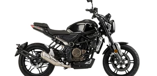 Voge 300AC 2022 vs KTM 390 Enduro R 2025 Voge 300AC 2022 vs KTM 390 Enduro R 2025