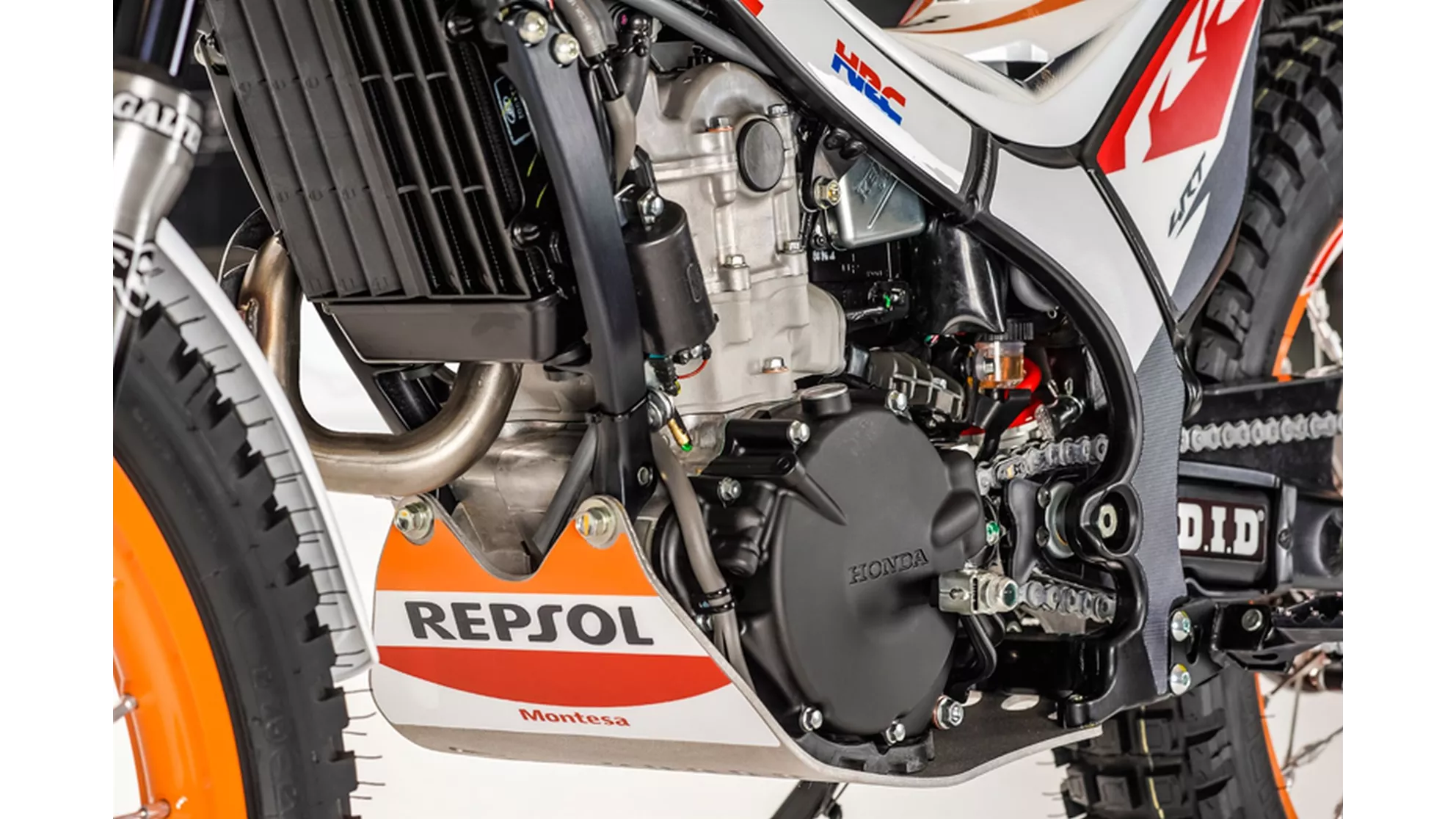 Red Moto COTA 4RT Race Replica - Obrázok 4