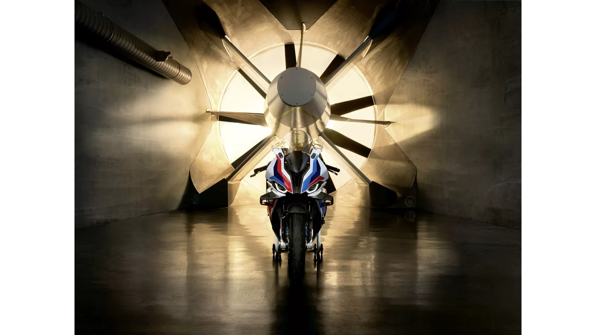 BMW M 1000 RR - Image 17 BMW M 1000 RR - Image 17
