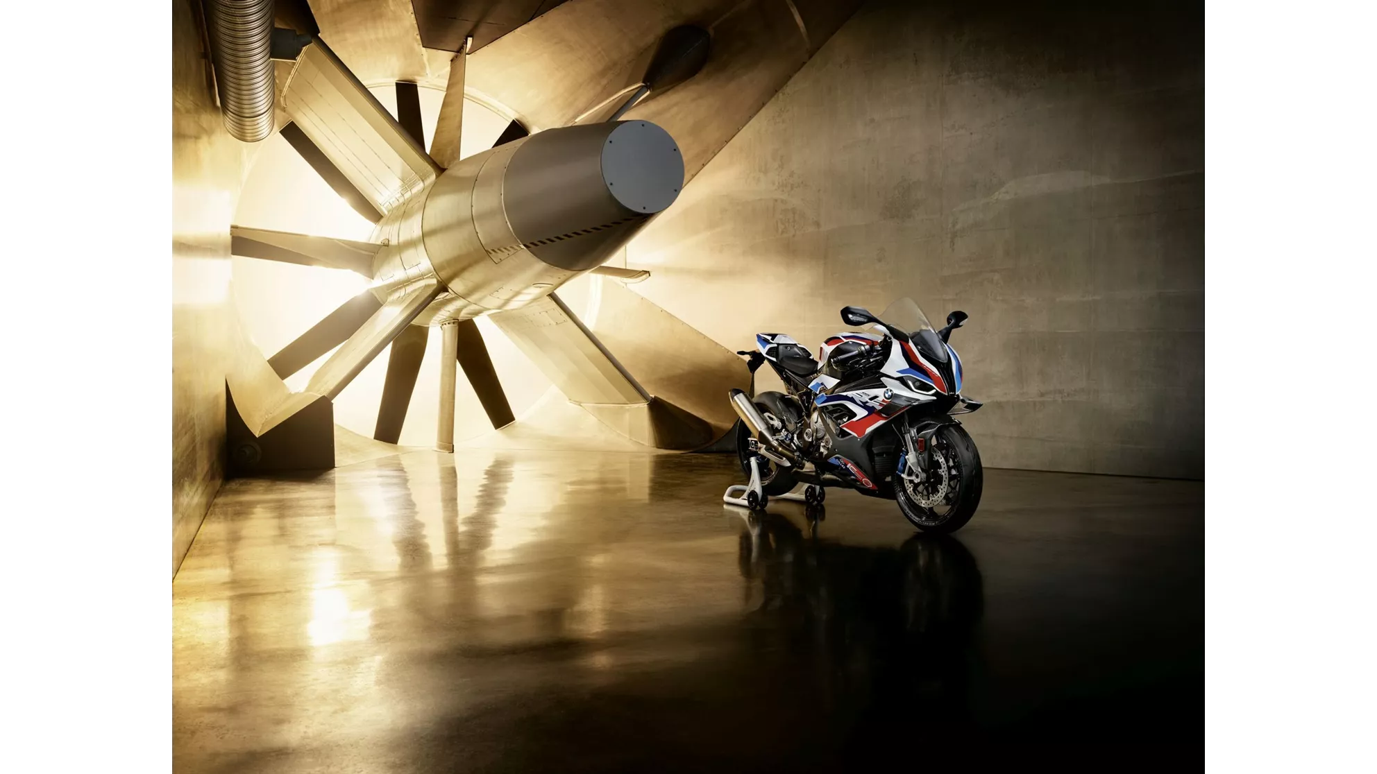 BMW M 1000 RR - Image 18 BMW M 1000 RR - Image 18