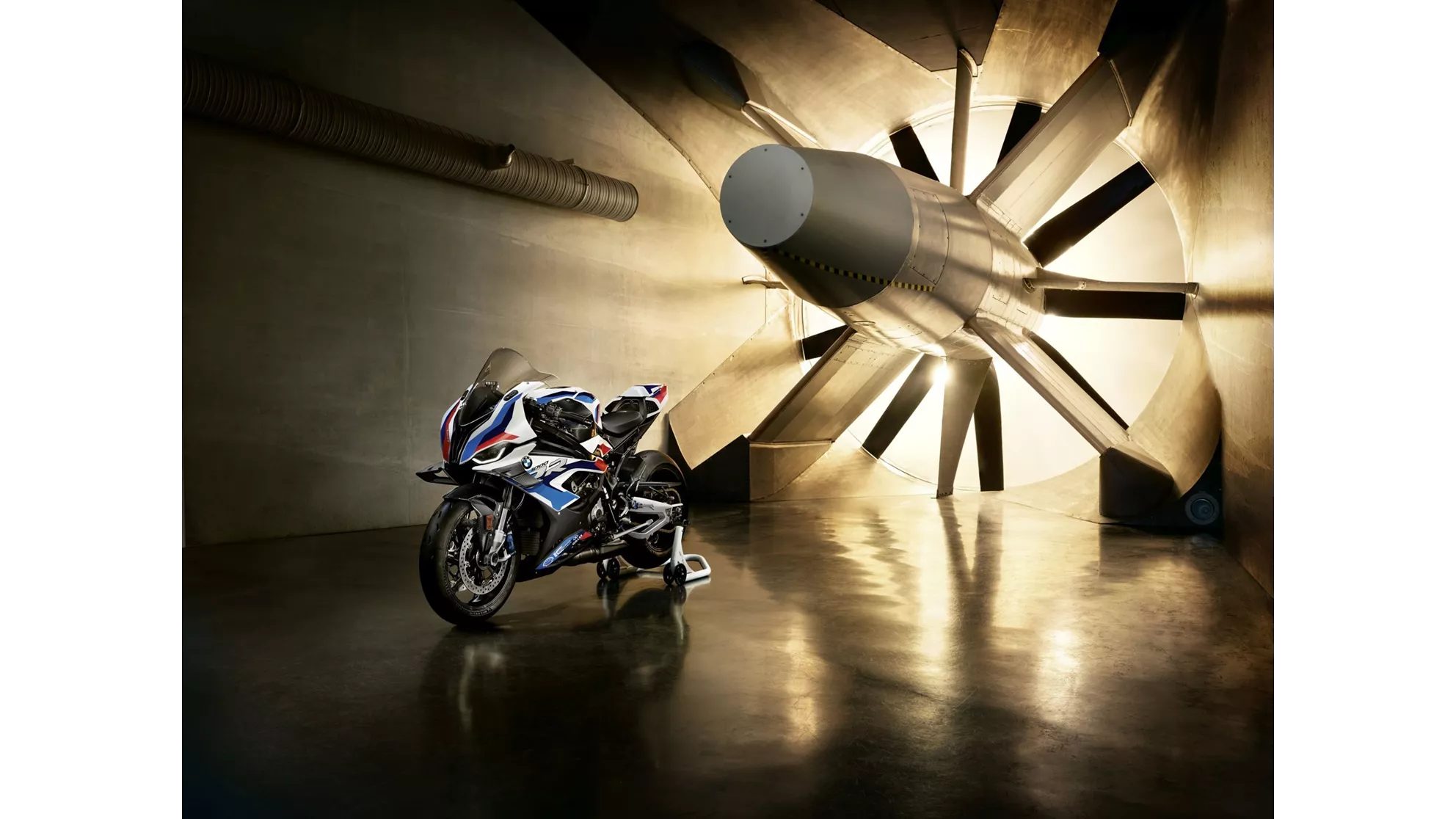 BMW M 1000 RR - Image 20 BMW M 1000 RR - Image 20