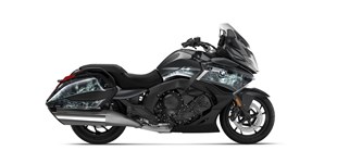 BMW K 1600 B 2022 vs BMW R 1300 RT 2025