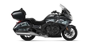 BMW K 1600 Grand America 2022 vs BMW M 1000 RR 2022