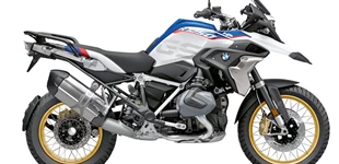 KTM 1290 Super Adventure R 2024 vs BMW R 1250 GS 2022 KTM 1290 Super Adventure R 2024 vs BMW R 1250 GS 2022