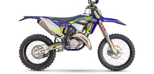 Sherco 125 SE Factory 2022 vs Gilera SMT 50 2T Drifting 2019