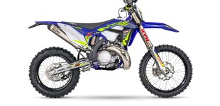 Husqvarna TE 300i 2022 vs Sherco 250 SE Factory 2022