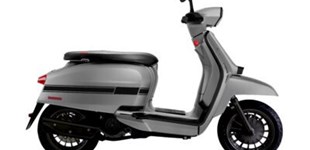 Lambretta V125 Special 2022 vs Vespa Primavera 125 75th 2022