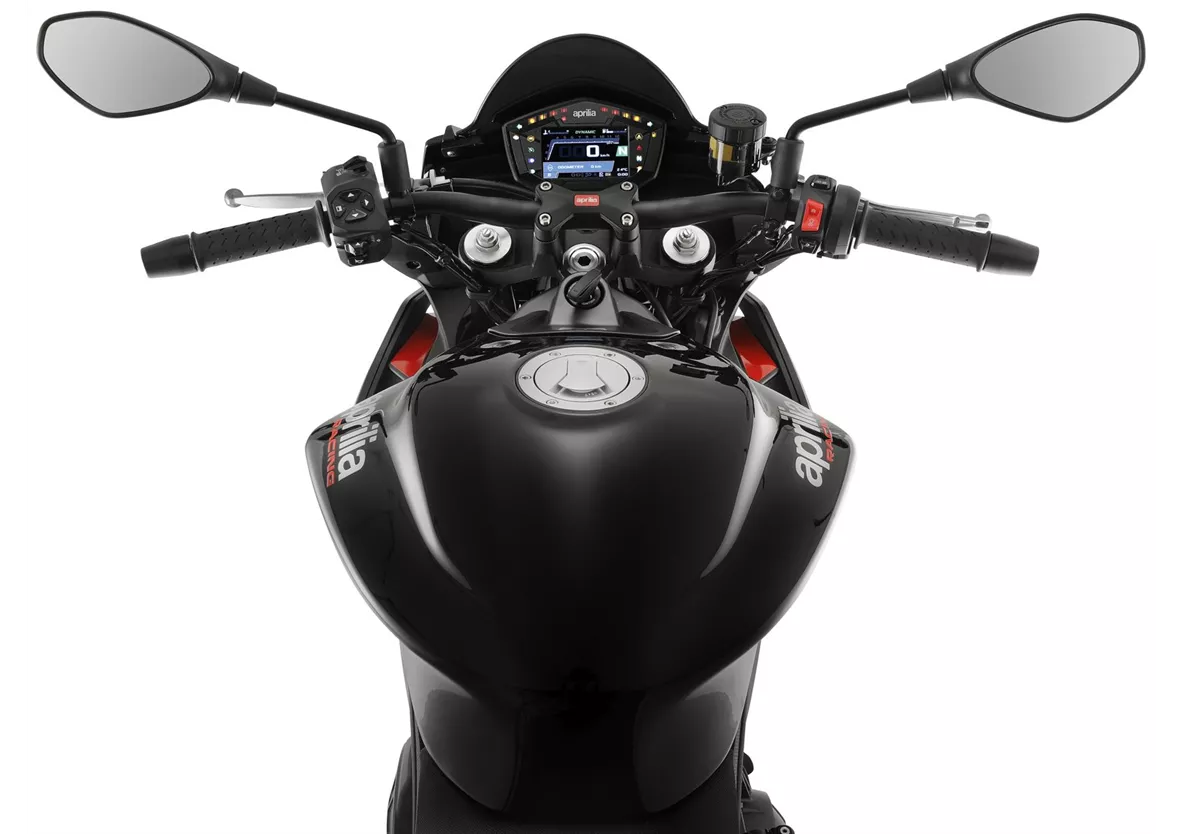Aprilia Tuono 660 Factory 2022 Vs Suzuki SFV 650 Gladius 2009 aprilia-tuono-660-factory-2022-vs-suzuki-sfv-650-gladius-2009