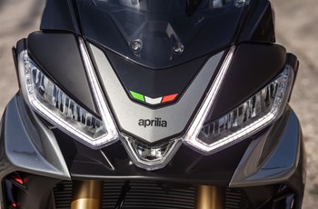 Aprilia Tuono V4 1100 2022 - Bild 6 Aprilia Tuono V4 1100 2022 - Bild 6