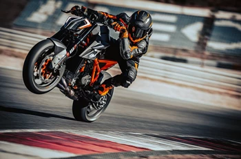 KTM 1290 Super Duke RR 2023 - Bild 3 KTM 1290 Super Duke RR 2023 - Bild 3