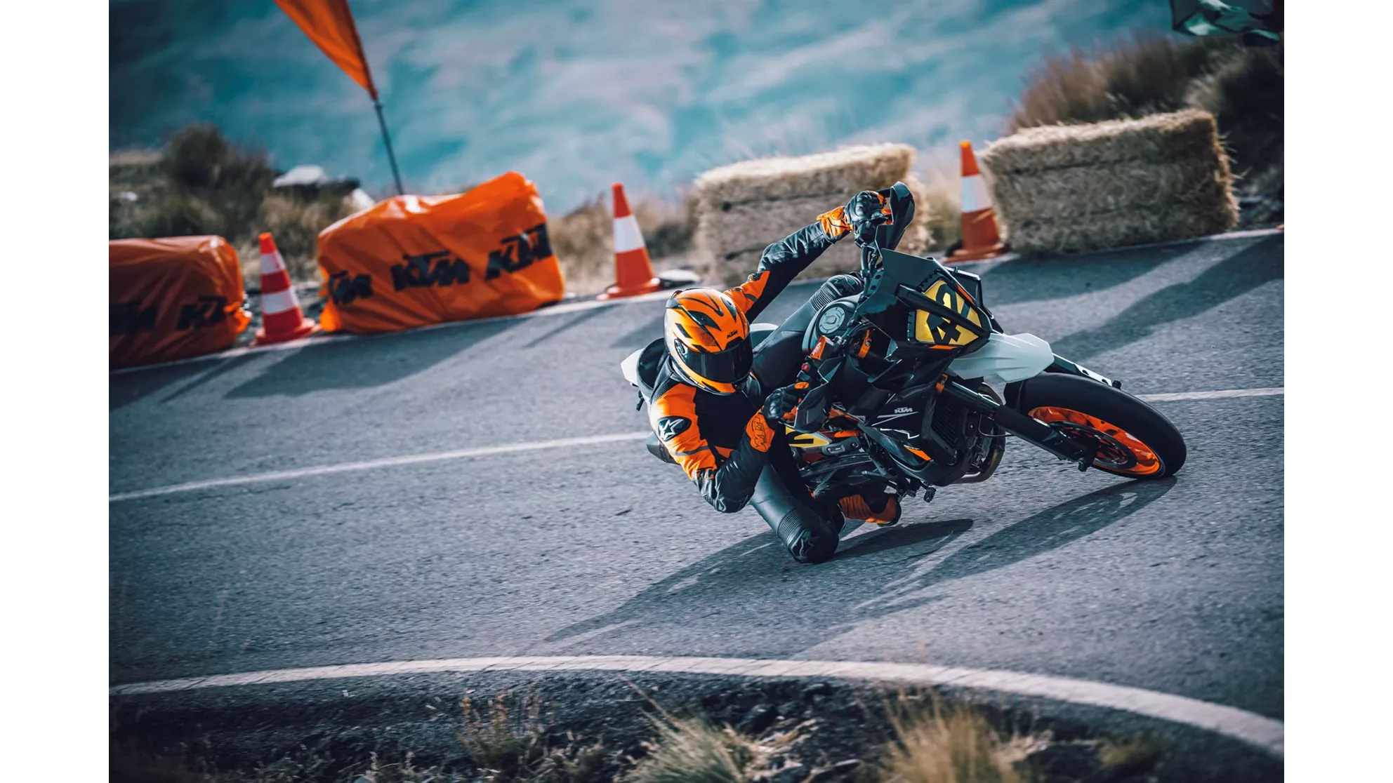 KTM 890 SMT - Image 19 KTM 890 SMT - Image 19