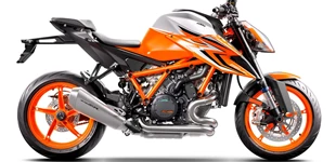 KTM 690 SMC R 2022 vs KTM 1290 Super Duke R EVO 2023 KTM 690 SMC R 2022 vs KTM 1290 Super Duke R EVO 2023