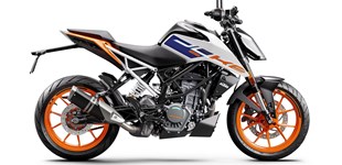 KTM 890 Duke GP 2022 vs KTM 125 Duke 2023