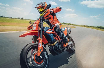 KTM 690 SMC R 2023 - Bild 3 KTM 690 SMC R 2023 - Bild 3