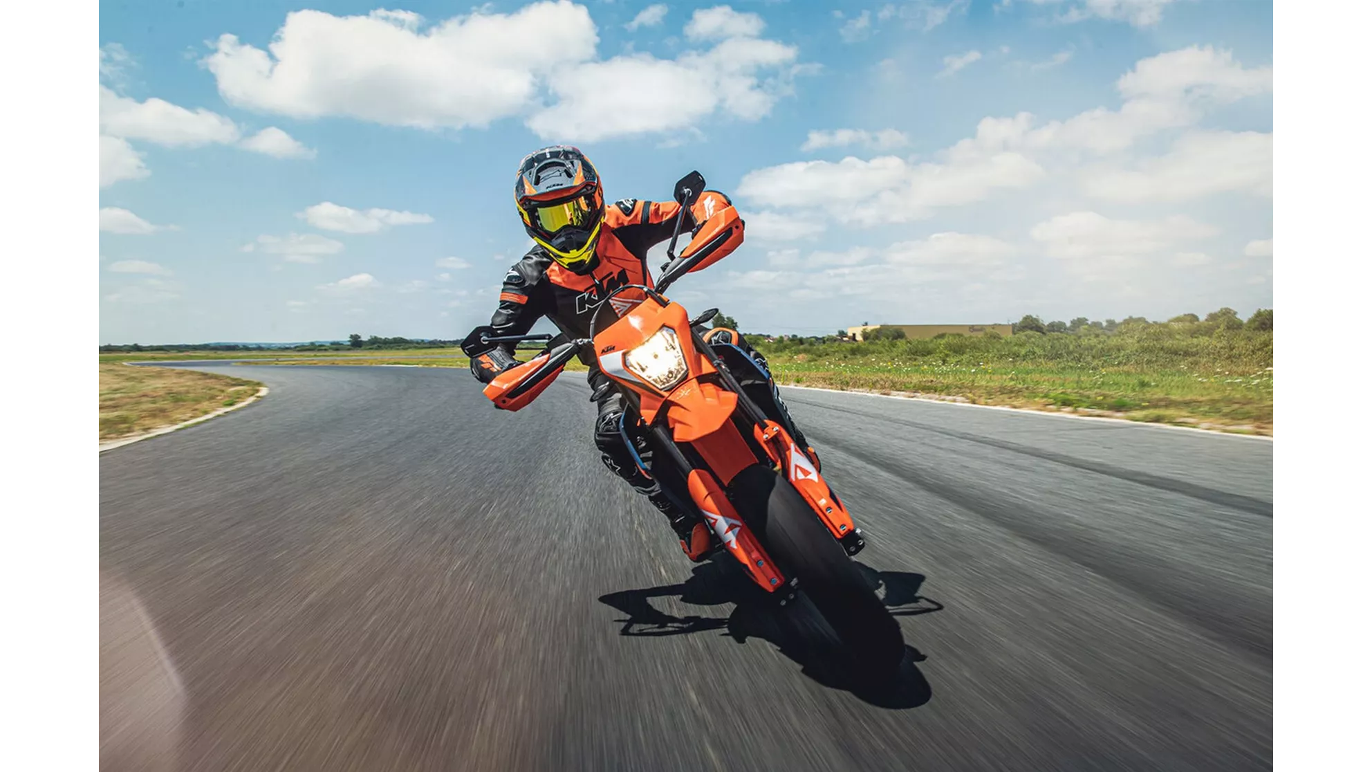 KTM 690 SMC R - Image 3 KTM 690 SMC R - Image 3