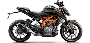 KTM 200 Duke 2017 vs KTM 390 Duke 2023 KTM 200 Duke 2017 vs KTM 390 Duke 2023
