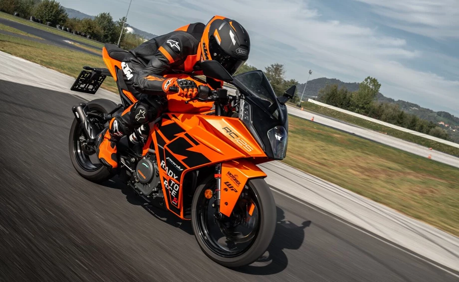KTM RC 390 Bild 9: KTM RC 390