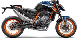 Triumph Scrambler 1200 XE 2024 vs KTM 890 Duke R 2023 Triumph Scrambler 1200 XE 2024 vs KTM 890 Duke R 2023