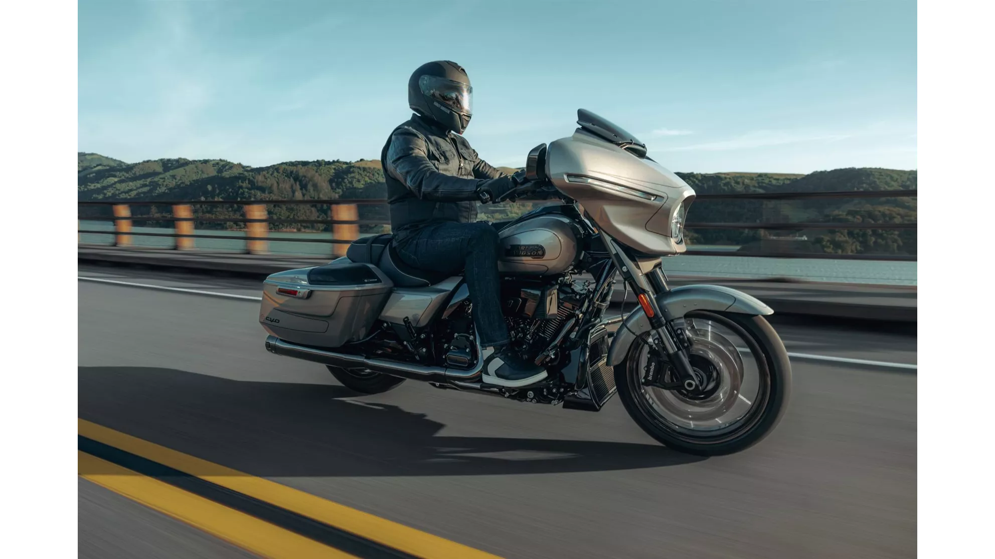 Harley-Davidson CVO Street Glide FLHXSE - Image 14 Harley-Davidson CVO Street Glide FLHXSE - Image 14