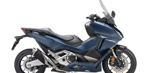 Honda Forza 750 2023 vs Yamaha XMAX 400 Tech MAX 2020