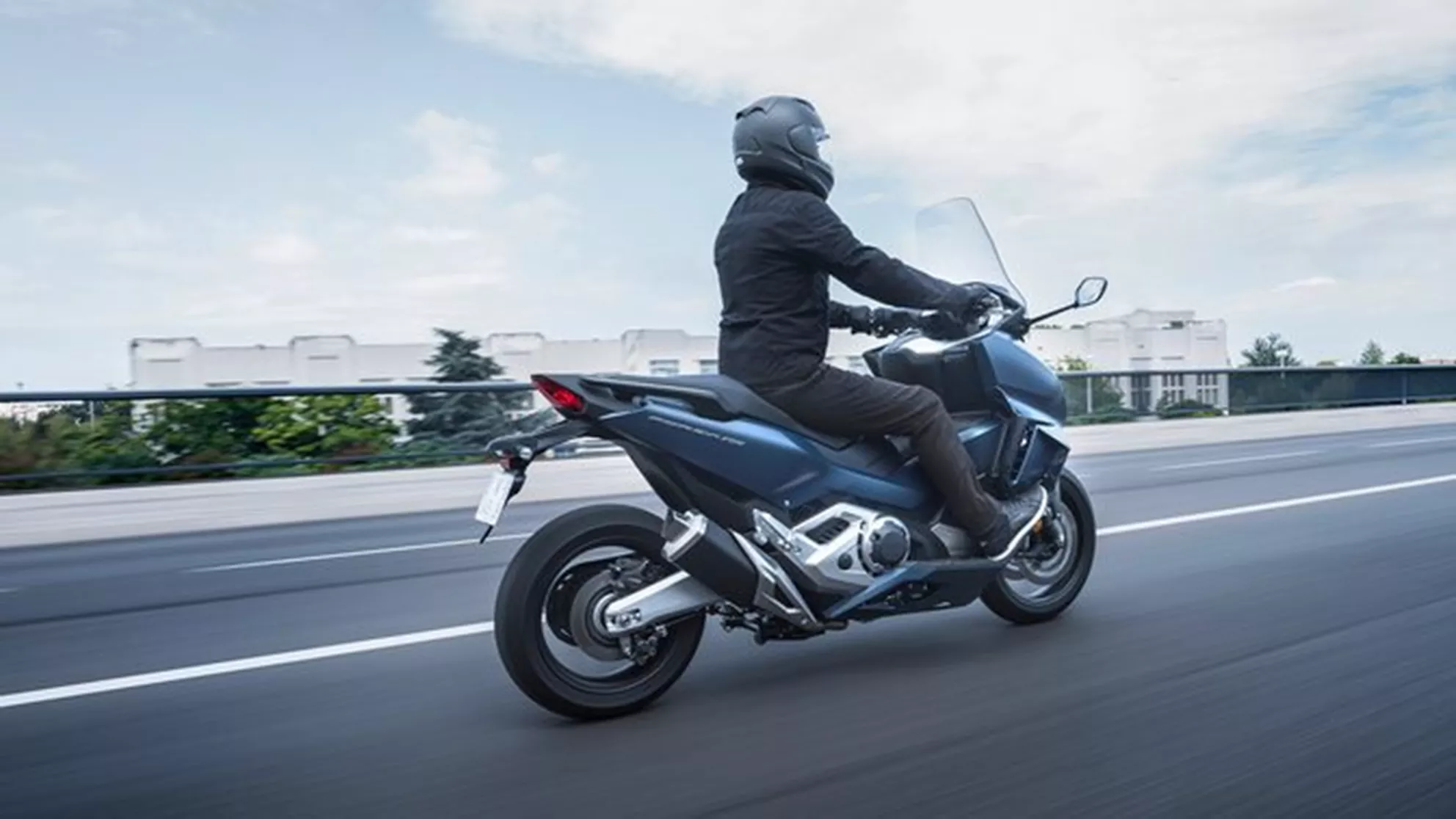 Honda Forza 750 - Image 7 Honda Forza 750 - Image 7