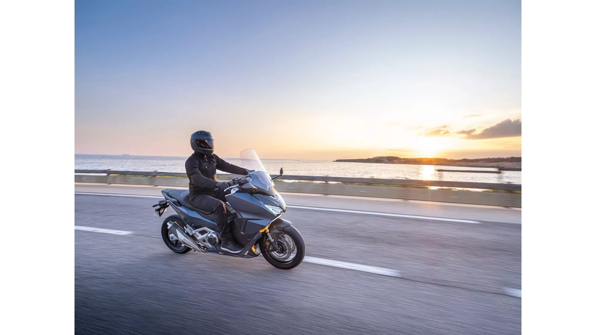 Honda Forza 750 - Image 11 Honda Forza 750 - Image 11