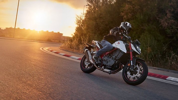 Honda CB750 Hornet () - Bild 2