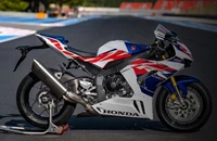 Honda CBR1000RR-R Fireblade SP 30th Anniversary 2023 - Bild 6 Honda CBR1000RR-R Fireblade SP 30th Anniversary 2023 - Bild 6
