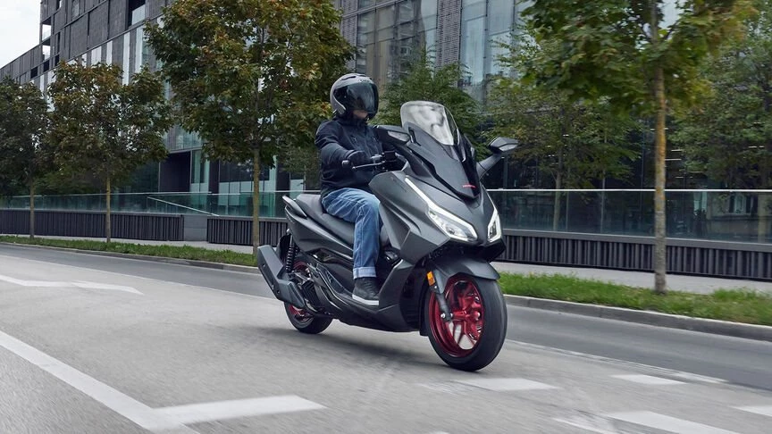 Honda Forza 125 Bild 4: Honda Forza 125
