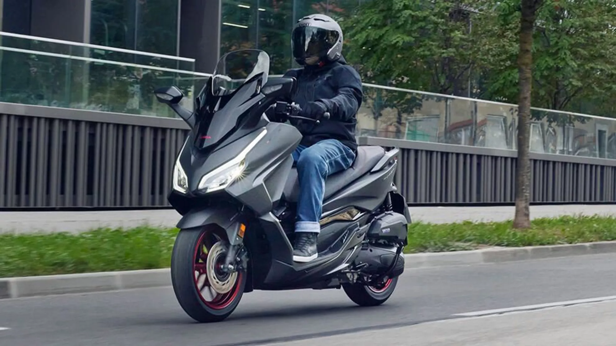 Honda Forza 125 - Image 3 Honda Forza 125 - Image 3