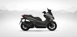 Honda Forza 125 2023 vs Honda SH300i 2016 Honda Forza 125 2023 vs Honda SH300i 2016