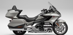 Honda GL 1800 Goldwing Tour DCT 2023 vs Harley-Davidson Touring Electra Glide Standard FLHT 2009