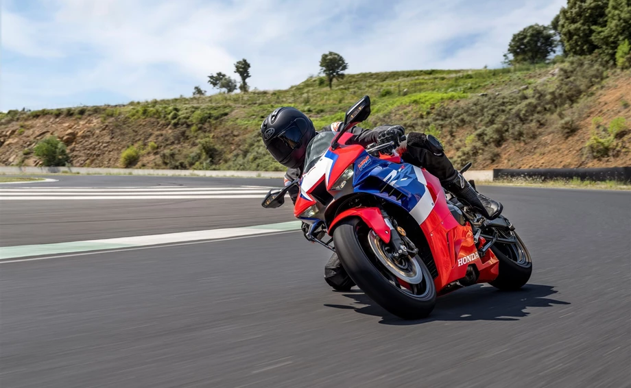 Honda CBR1000RR-R Fireblade Bild 3: Honda CBR1000RR-R Fireblade