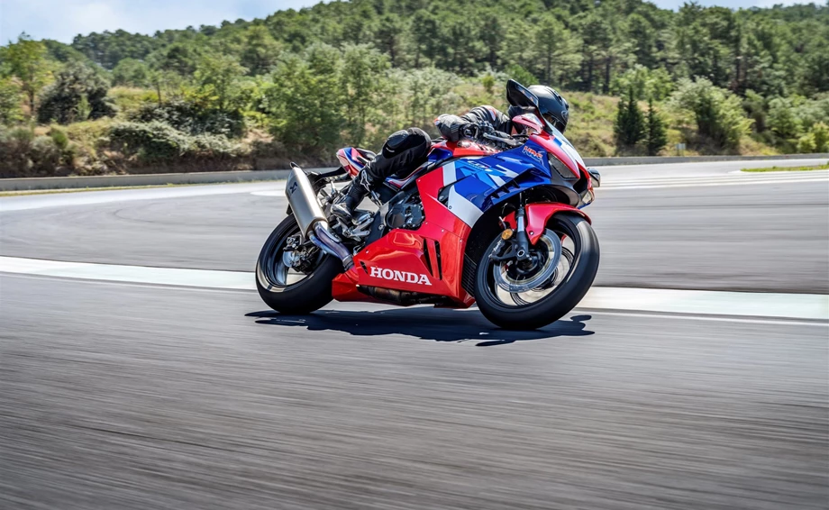 Honda CBR1000RR-R Fireblade Bild 4: Honda CBR1000RR-R Fireblade