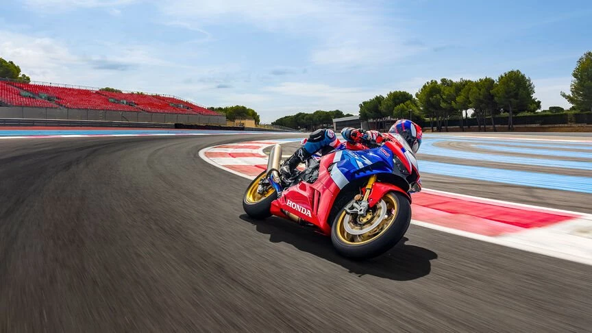 Honda CBR1000RR-R Fireblade SP Bild 2: Honda CBR1000RR-R Fireblade SP