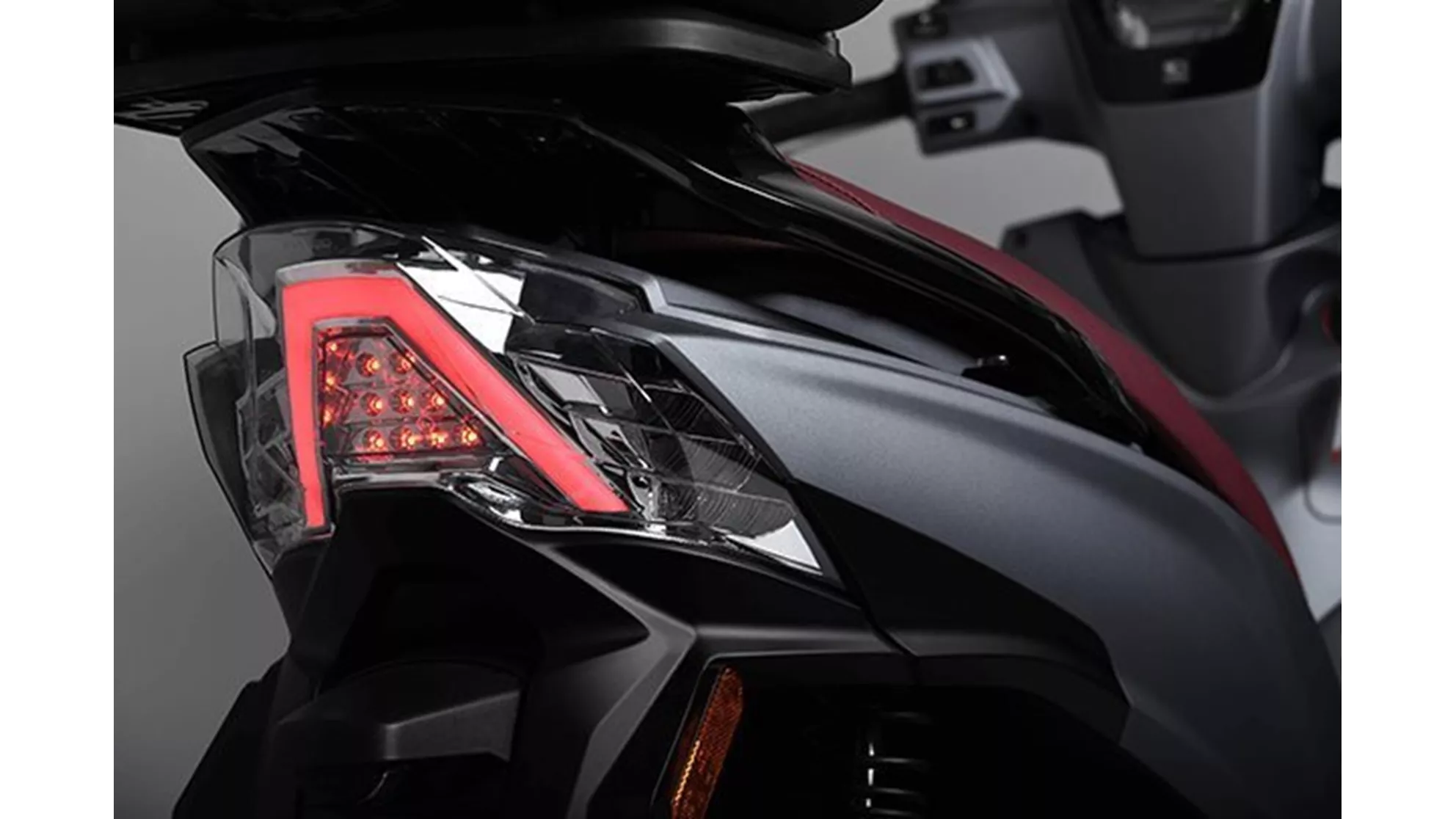 Kymco New People S 300i ABS - Image 4 Kymco New People S 300i ABS - Image 4