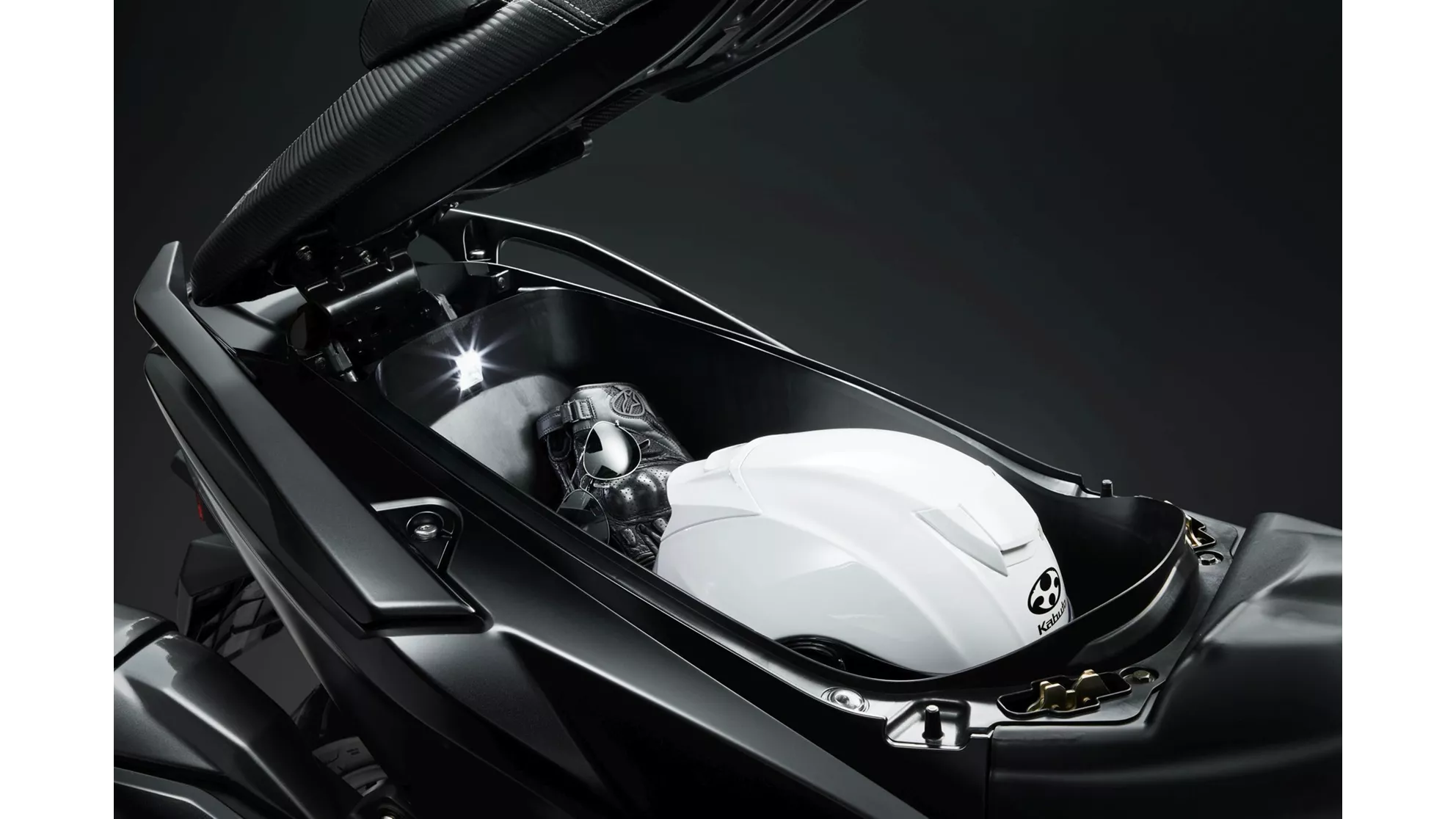 Kymco AK 550i ABS - Image 13 Kymco AK 550i ABS - Image 13