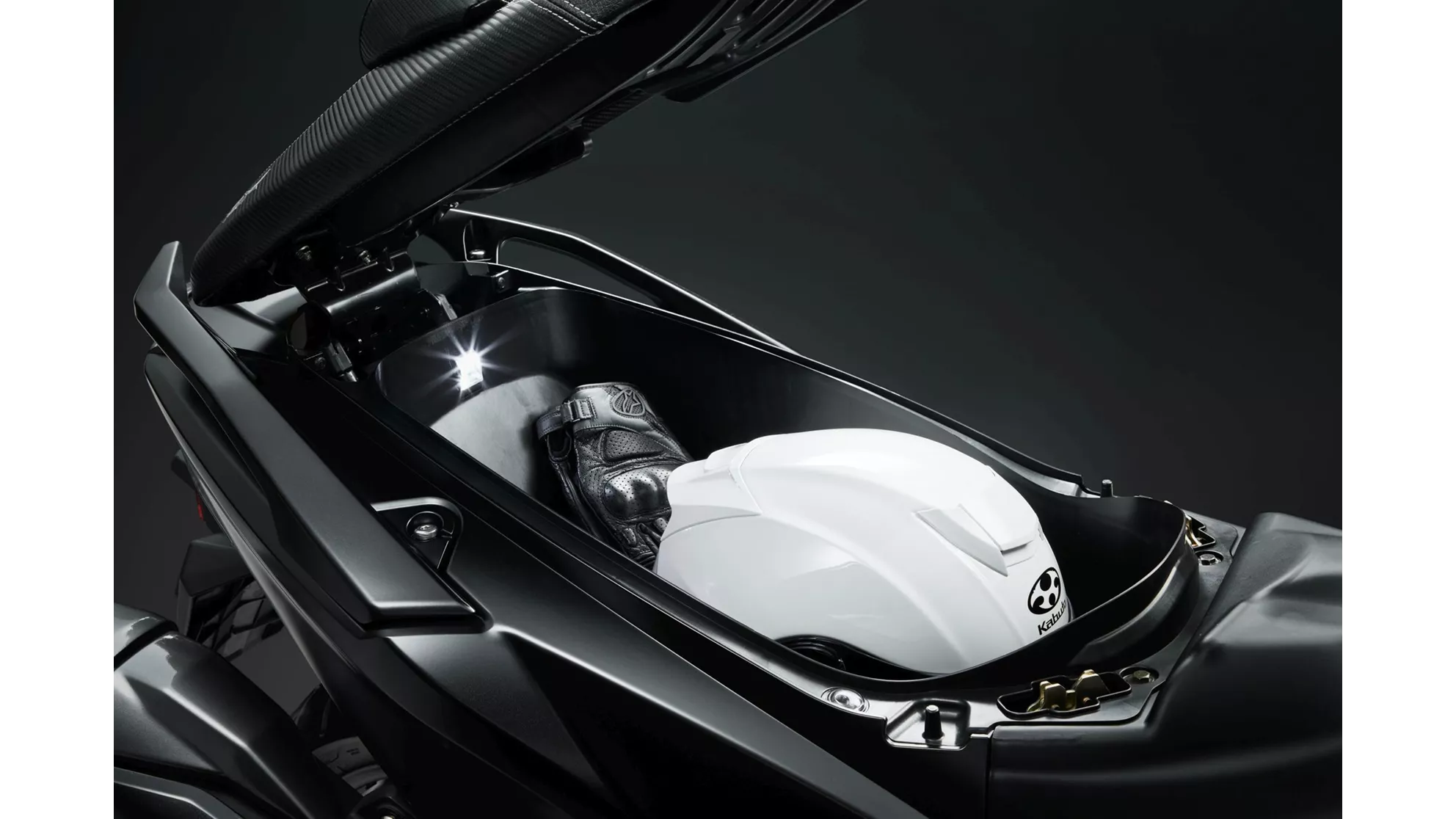 Kymco AK 550i ABS - Image 21 Kymco AK 550i ABS - Image 21